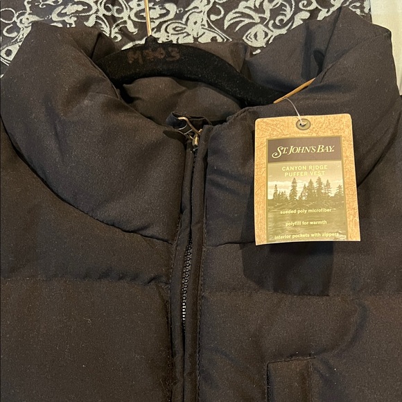 St. John's Bay Black Puffer Vest - Picture 5 of 8